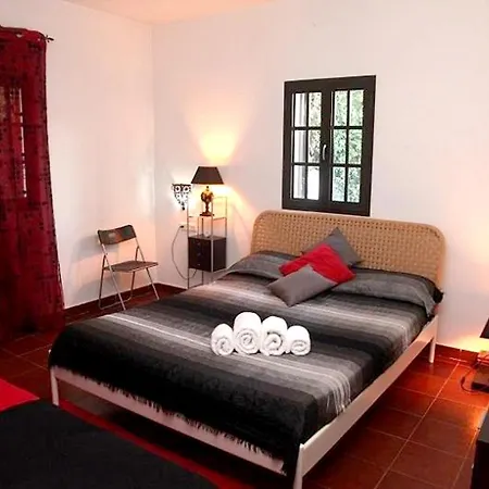 Conil: Beachside Retreat With Pool And Wi-fi Roche