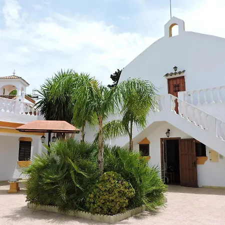 Villa Conil: Beachside Retreat With Pool And Wi-fi Roche